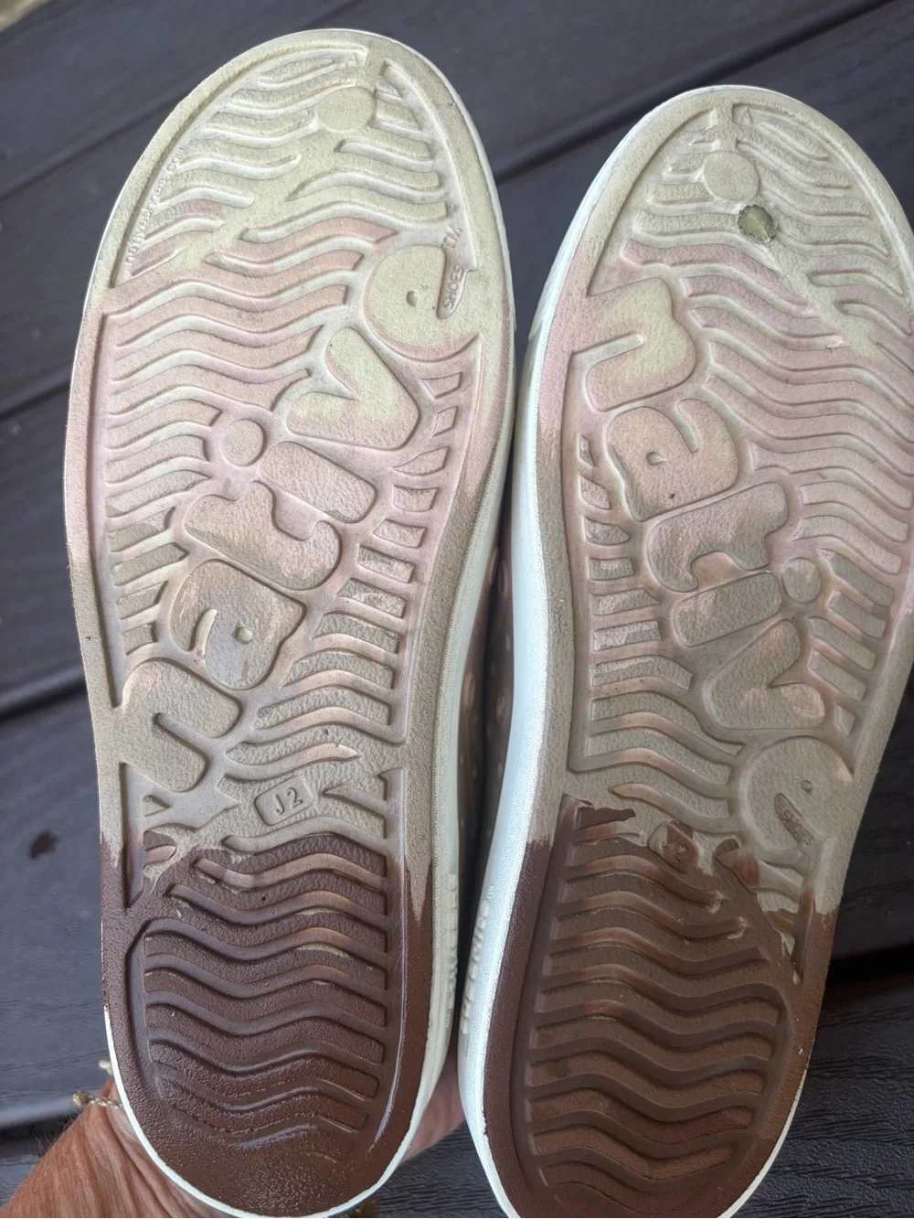 Native Jefferson Slide water friendly Flax Marble/White  Kids Size J2